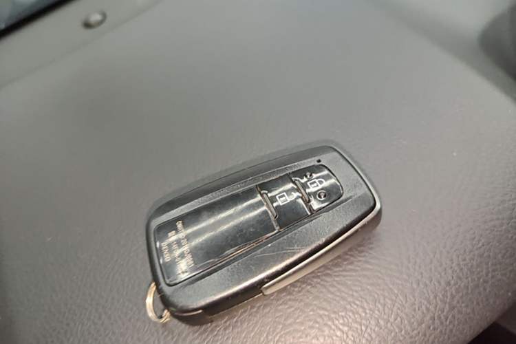 Used Toyota Prado 2018 3.5L Automatic TX-L with Rear-Mounted Spare Tire Vehicle Key