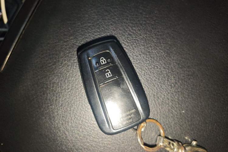 Used Toyota Prado 2018 3.5L Automatic TX-L with Rear-Mounted Spare Tire Vehicle Key