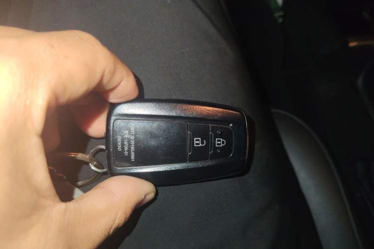 Used Toyota Prado 2018 3.5L Automatic TX-L with Rear-Mounted Spare Tire Vehicle Key