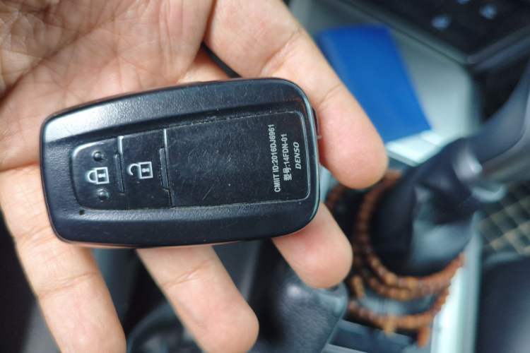 Used Toyota Prado 2018 3.5L Automatic TX-L with Rear-Mounted Spare Tire Vehicle Key