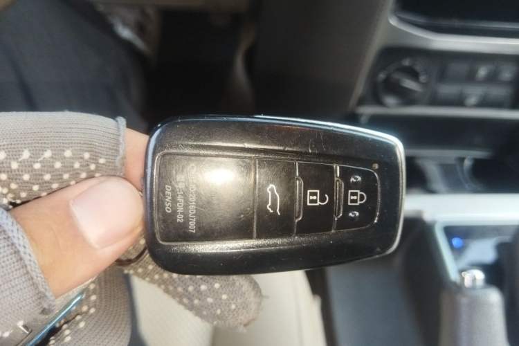 Used Toyota Prado 2018 3.5L Automatic TX-L Vehicle Key