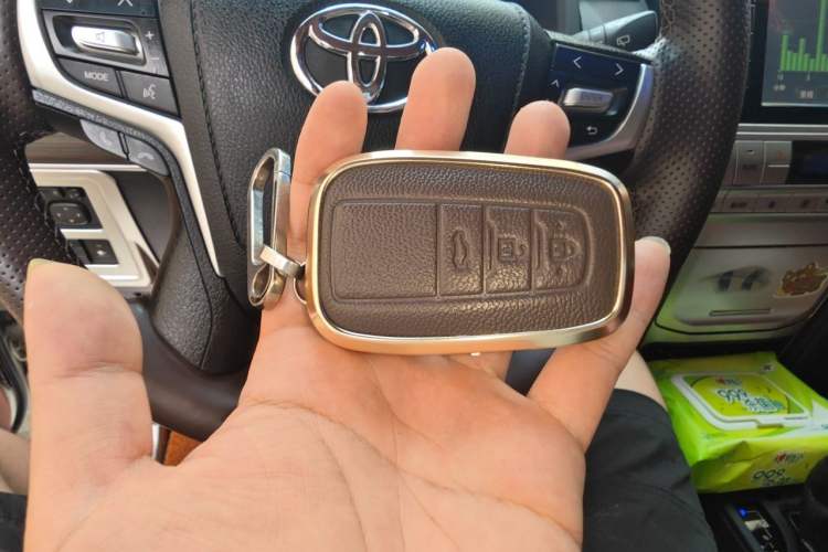 Used Toyota Prado 2018 3.5L Automatic TX-L with Rear-Mounted Spare Tire Vehicle Key