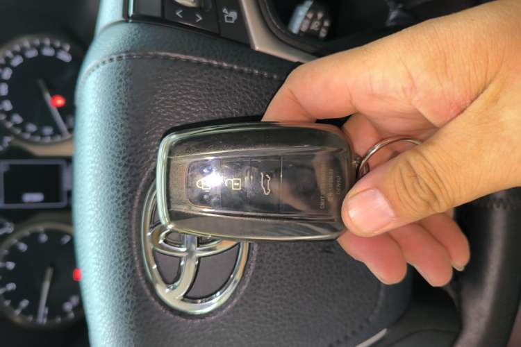 Used Toyota Prado 2018 3.5L Automatic TX-L Vehicle Key