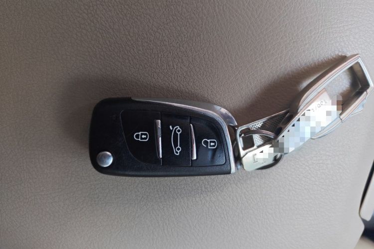 Used Toyota Prado 2018 2.7L TXL Nine-Cylinder External Fuel Tank Large Fuel Capacity – Middle East Vehicle Key