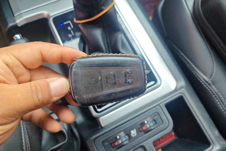 Used Toyota Prado 2018 3.5L Automatic TX-L Vehicle Key