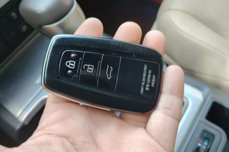 Used Toyota Prado 2018 3.5L Automatic TX-L Vehicle Key