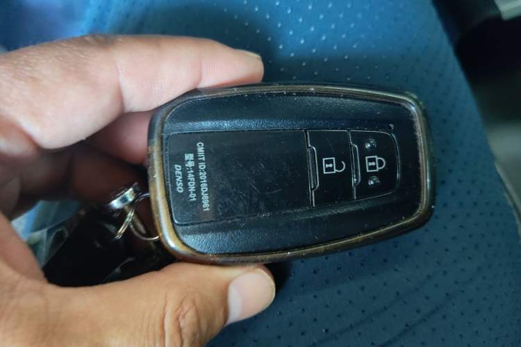 Used Toyota Prado 2018 3.5L Automatic TX-L with Rear-Mounted Spare Tire Vehicle Key