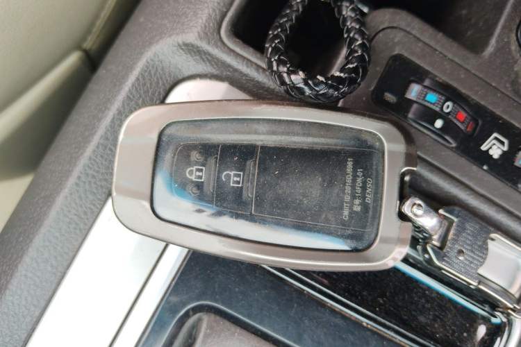 Used Toyota Prado 2018 3.5L Automatic TX-L with Rear-Mounted Spare Tire Vehicle Key