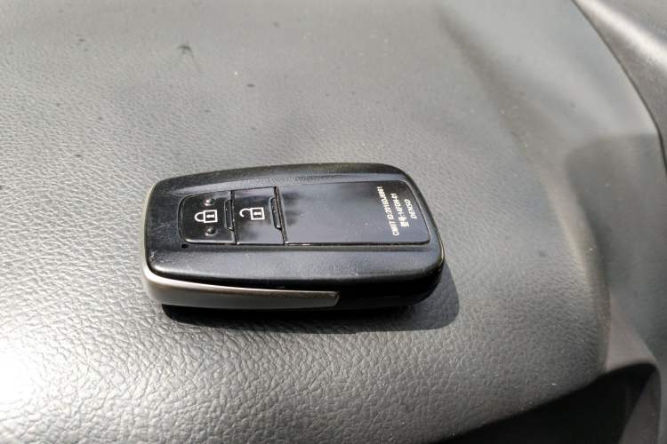 Used Toyota Prado 2018 3.5L Automatic TX-L with Rear-Mounted Spare Tire Vehicle Key
