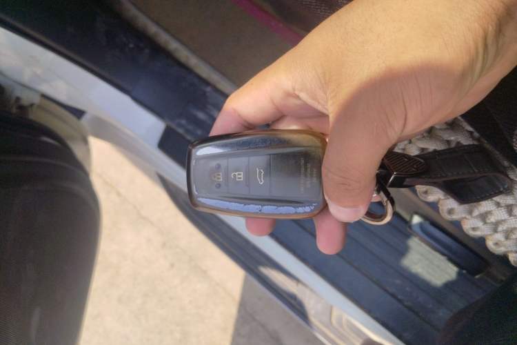 Used Toyota Prado 2018 3.5L Automatic TX-L Vehicle Key