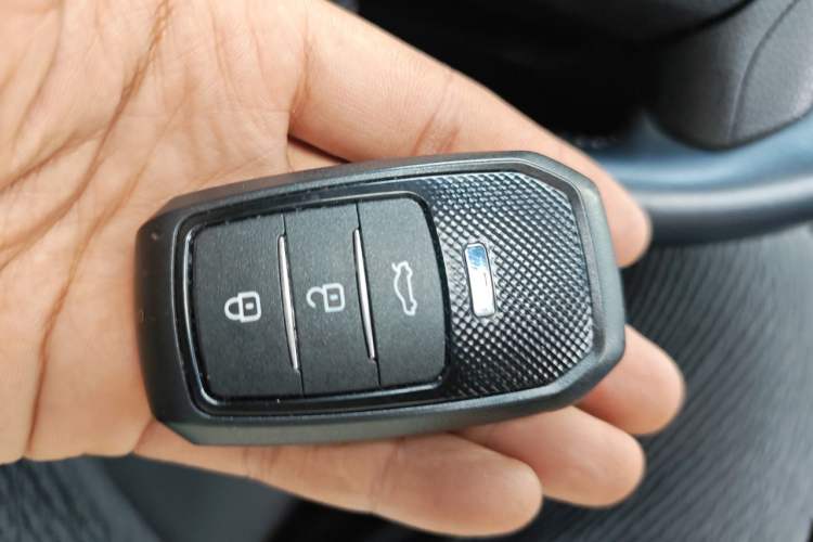 Used Toyota Prado 2018 3.5L Automatic TX-L with Rear-Mounted Spare Tire Vehicle Key