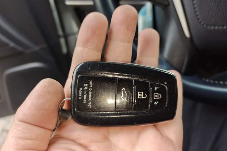 Used Toyota Prado 2018 3.5L Automatic TX-L Vehicle Key