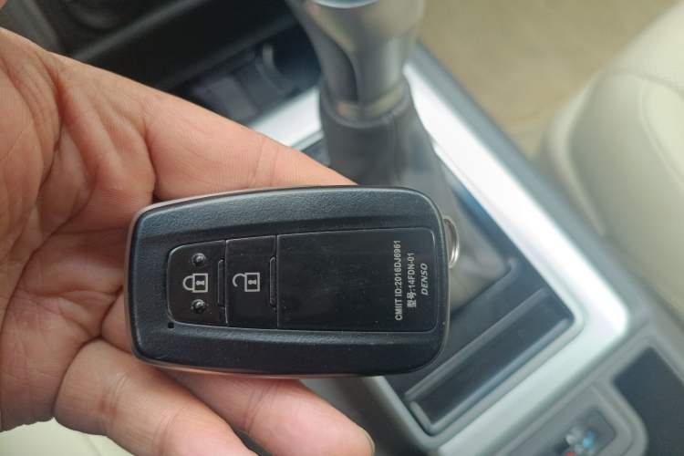 Used Toyota Prado 2018 3.5L Automatic TX-L with Rear-Mounted Spare Tire Vehicle Key
