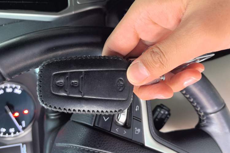 Used Toyota Prado 2018 3.5L Automatic TX-L with Rear-Mounted Spare Tire Vehicle Key