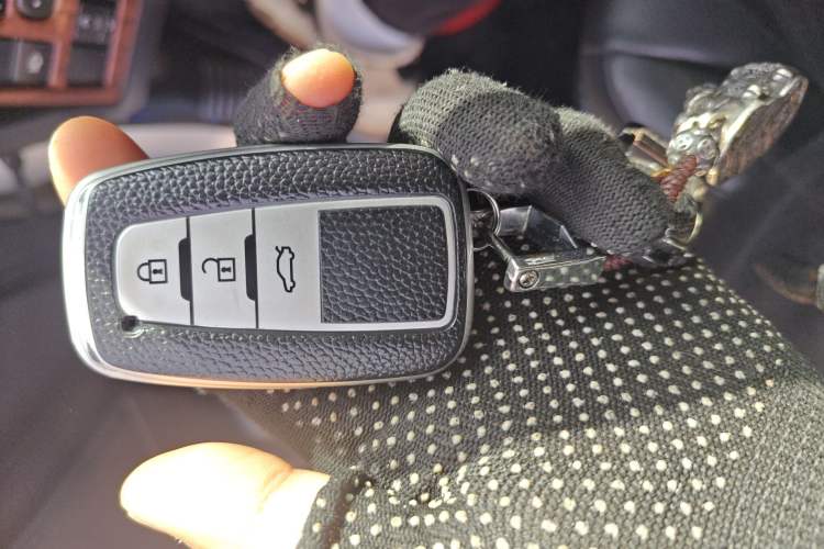 Used Toyota Prado 2018 3.5L Automatic TX-L Vehicle Key