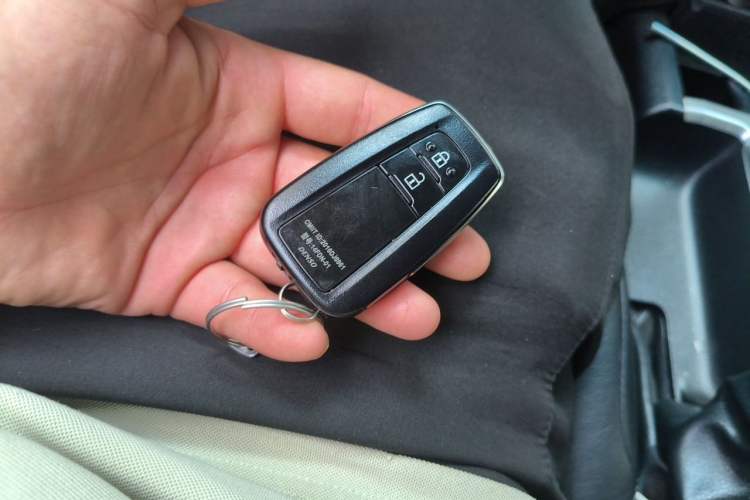 Used Toyota Prado 2018 3.5L Automatic TX-L with Rear-Mounted Spare Tire Vehicle Key