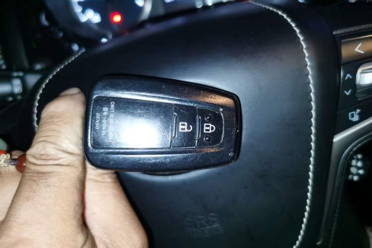 Used Toyota Prado 2018 3.5L Automatic TX-L with Rear-Mounted Spare Tire Vehicle Key