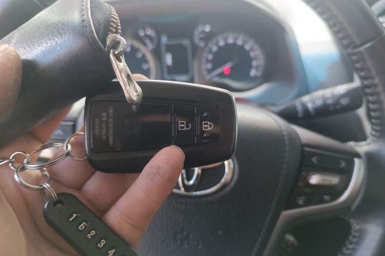 Used Toyota Prado 2018 3.5L Automatic TX-L NAVI with Rear-Mounted Spare Tire Vehicle Key