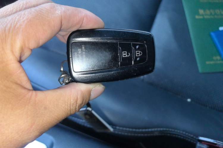 Used Toyota Prado 2018 3.5L Automatic TX-L NAVI with Rear-Mounted Spare Tire Vehicle Key