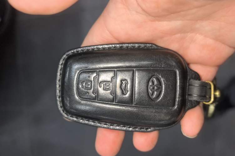 Used Toyota Prado 2018 3.5L Automatic TX-L Vehicle Key