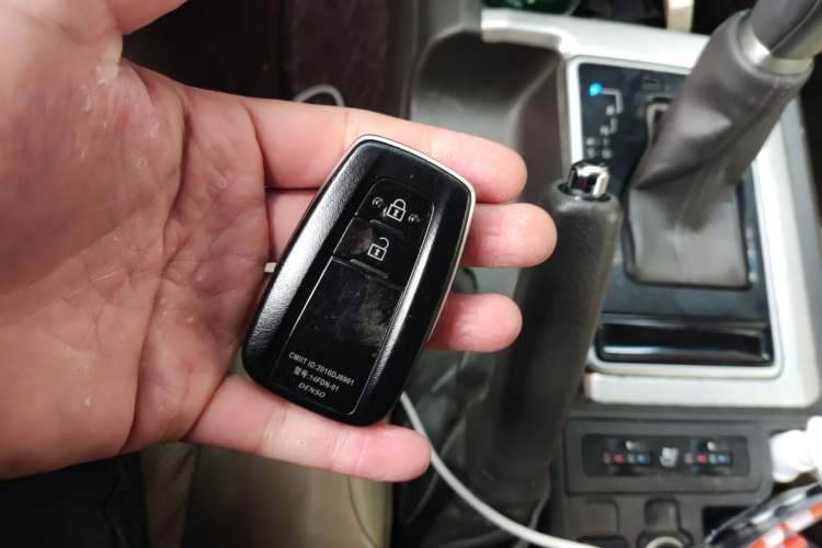 Used Toyota Prado 2018 3.5L Automatic TX-L NAVI with Rear-Mounted Spare Tire Vehicle Key