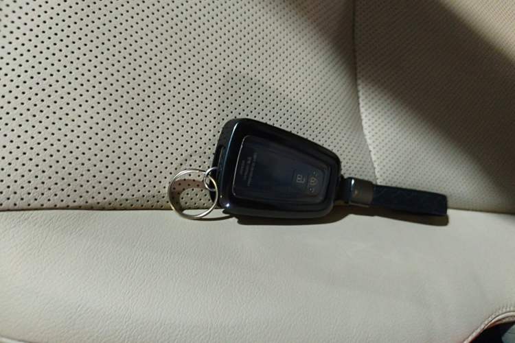 Used Toyota Prado 2018 3.5L Automatic TX-L NAVI with Rear-Mounted Spare Tire Vehicle Key