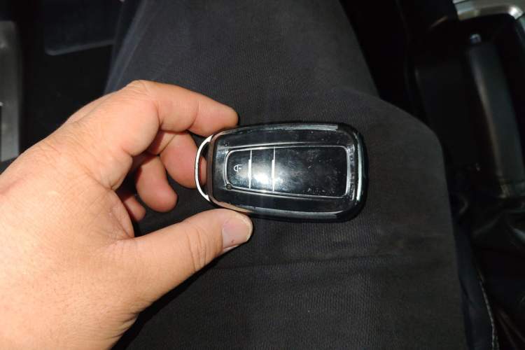 Used Toyota Prado 2018 3.5L Automatic TX-L with Rear-Mounted Spare Tire Vehicle Key
