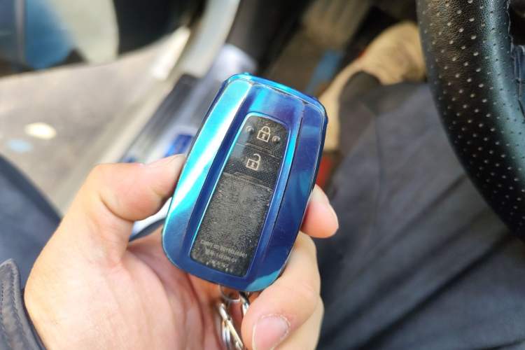 Used Toyota Prado 2018 3.5L Automatic TX-L with Rear-Mounted Spare Tire Vehicle Key