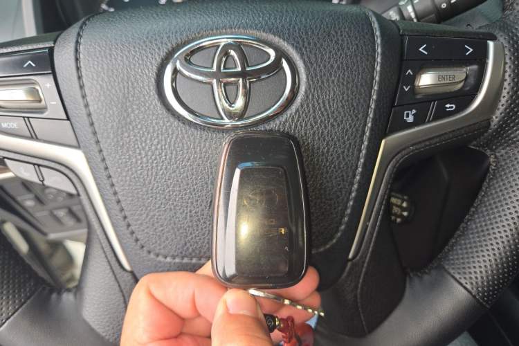 Used Toyota Prado 2018 3.5L Automatic TX-L Vehicle Key
