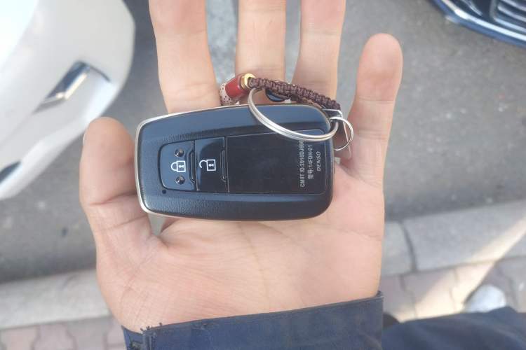 Used Toyota Prado 2018 3.5L Automatic TX-L NAVI with Rear-Mounted Spare Tire Vehicle Key