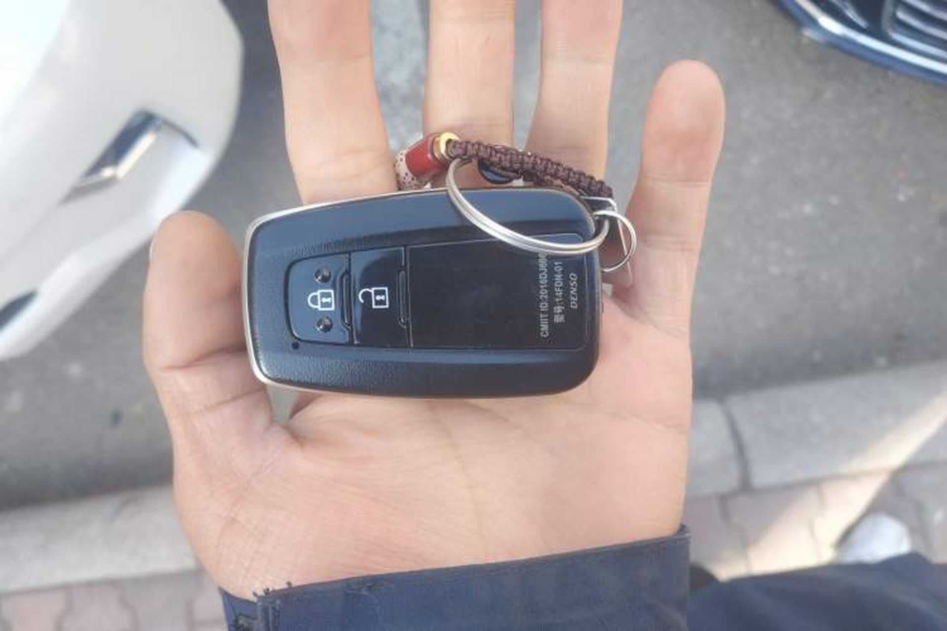Used Toyota Prado 2018 3.5L Automatic TX-L NAVI with Rear-Mounted Spare Tire Vehicle Key