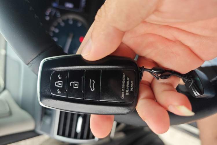 Used Toyota Prado 2018 3.5L Automatic TX-L Vehicle Key