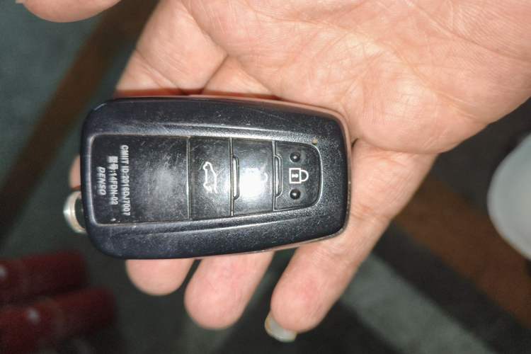 Used Toyota Prado 2018 3.5L Automatic TX-L Vehicle Key