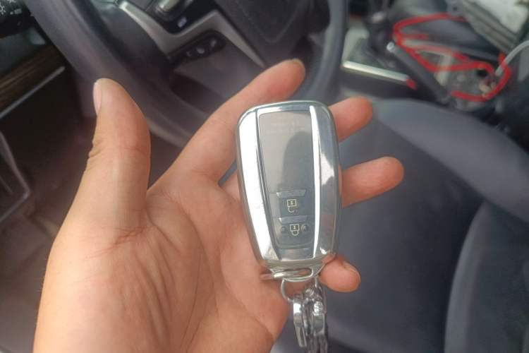 Used Toyota Prado 2018 3.5L Automatic TX-L with Rear-Mounted Spare Tire Vehicle Key