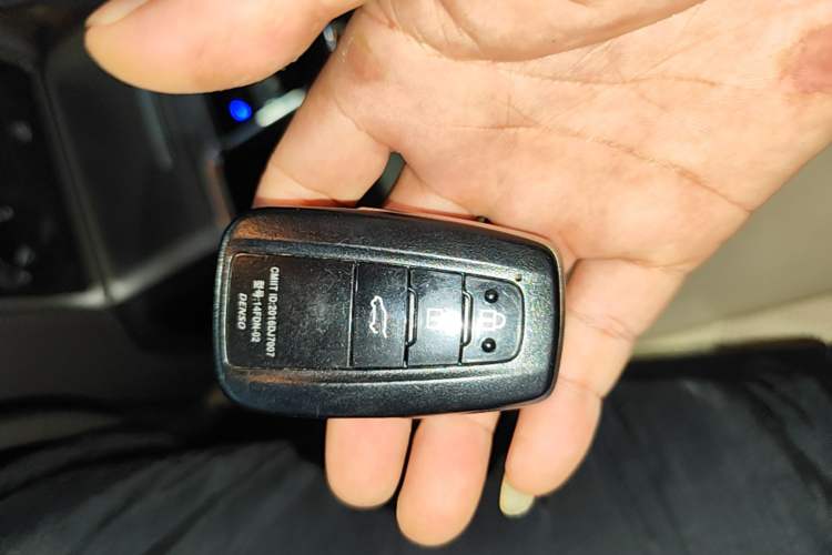Used Toyota Prado 2018 3.5L Automatic TX-L NAVI Vehicle Key