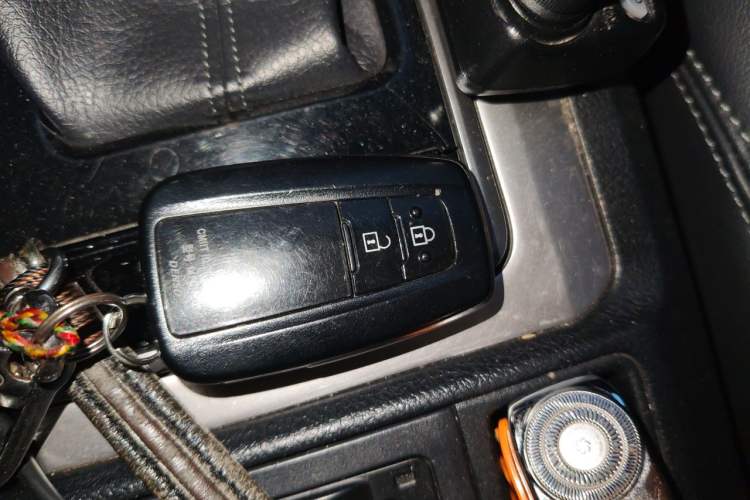 Used Toyota Prado 2018 3.5L Automatic TX-L with Rear-Mounted Spare Tire Vehicle Key