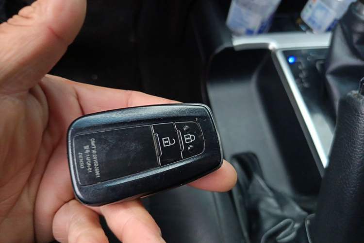 Used Toyota Prado 2018 3.5L Automatic TX-L with Rear-Mounted Spare Tire Vehicle Key