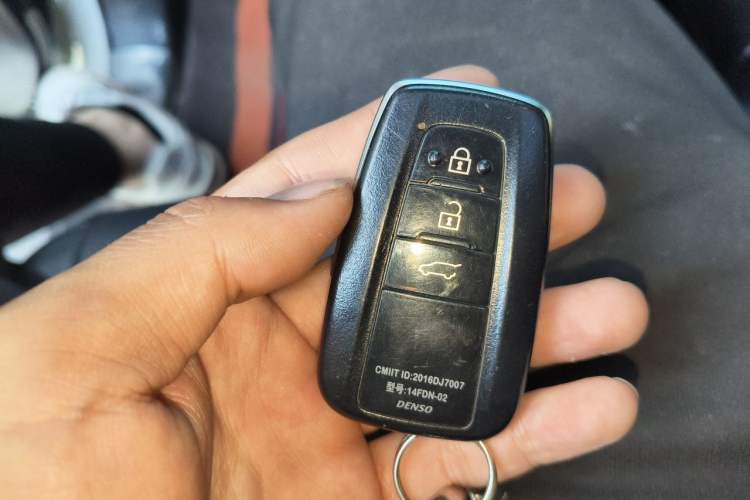 Used Toyota Prado 2018 3.5L Automatic TX-L Vehicle Key