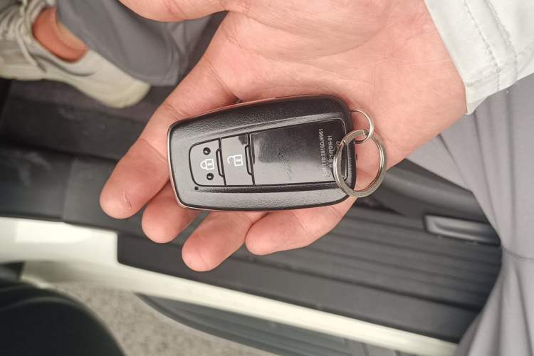 Used Toyota Prado 2018 3.5L Automatic TX-L NAVI with Rear-Mounted Spare Tire Vehicle Key