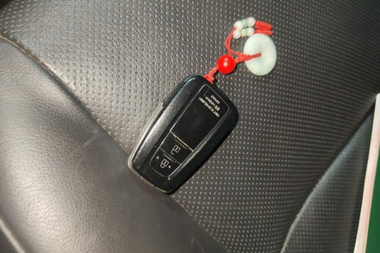 Used Toyota Prado 2018 3.5L Automatic TX-L with Rear-Mounted Spare Tire Vehicle Key