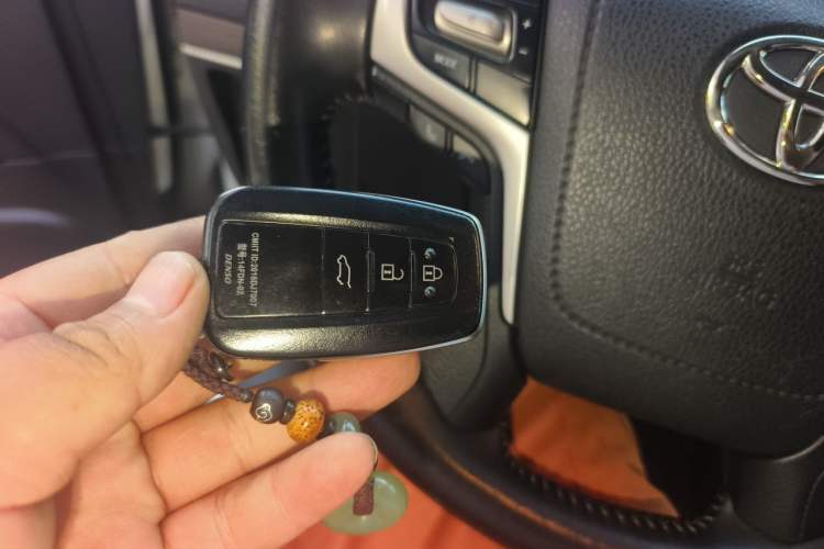 Used Toyota Prado 2018 3.5L Automatic TX-L Vehicle Key
