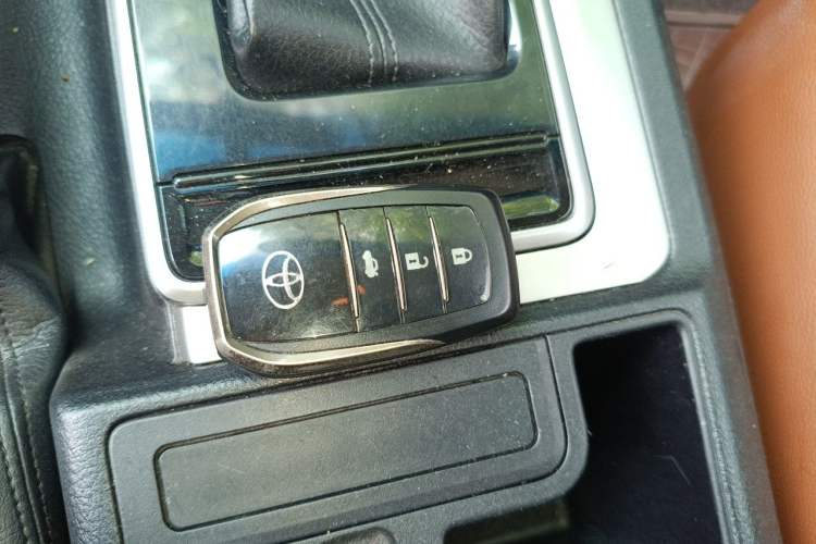 Used Toyota Prado 2018 2.7L TX Aluminum Wheels Underbody Mounting Base Version – Middle East Vehicle Key