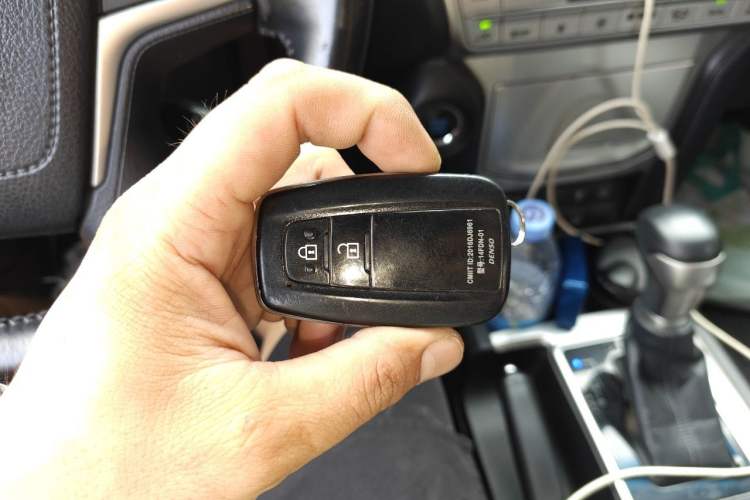 Used Toyota Prado 2018 3.5L Automatic TX-L with Rear-Mounted Spare Tire Vehicle Key