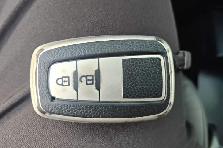Used Toyota Prado 2018 3.5L Automatic TX-L with Rear-Mounted Spare Tire Vehicle Key