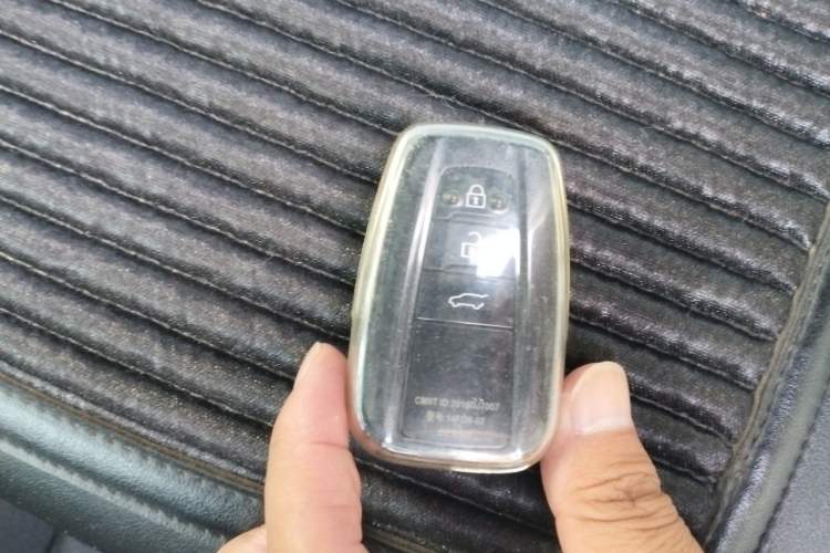 Used Toyota Prado 2018 3.5L Automatic TX-L Vehicle Key