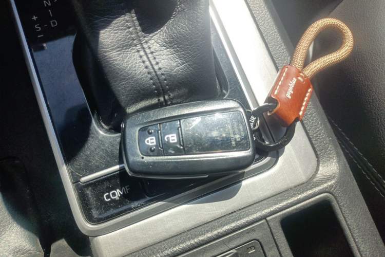 Used Toyota Prado 2018 3.5L Automatic VX NAVI with Rear-Mounted Spare Tire Vehicle Key