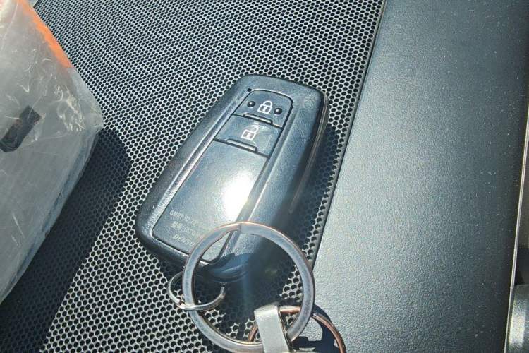 Used Toyota Prado 2018 3.5L Automatic TX-L NAVI with Rear-Mounted Spare Tire Vehicle Key