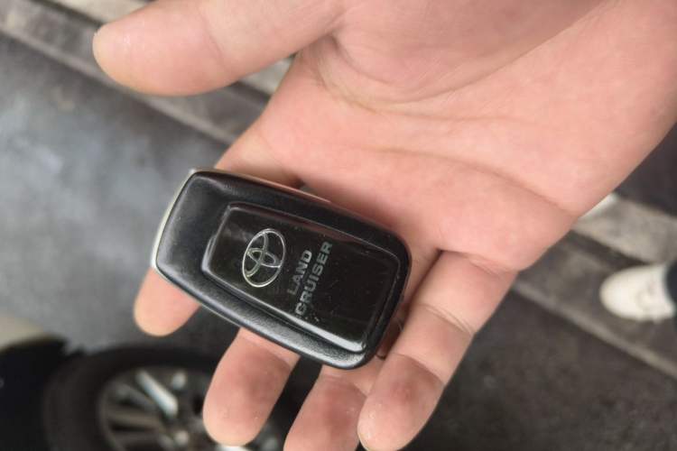 Used Toyota Prado 2018 3.5L Automatic TX-L NAVI Vehicle Key