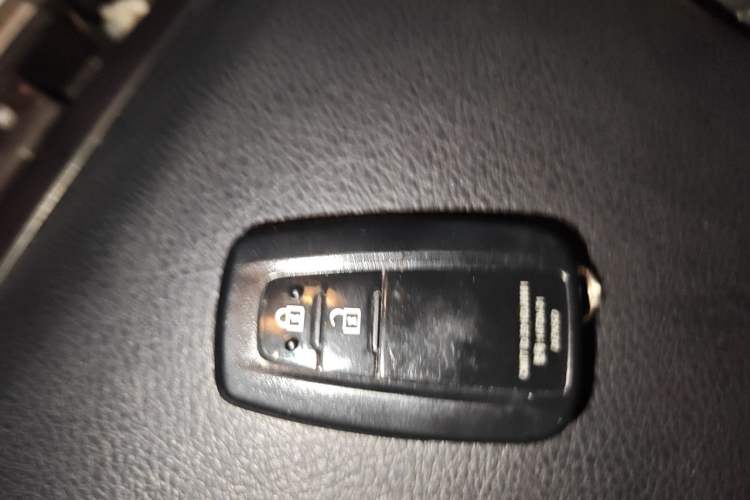 Used Toyota Prado 2018 3.5L Automatic TX-L with Rear-Mounted Spare Tire Vehicle Key