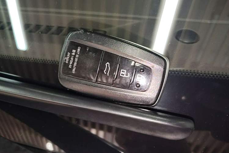 Used Toyota Prado 2018 3.5L Automatic TX-L Vehicle Key
